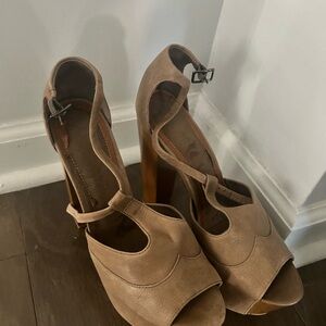 Jessica Simpson Tan T-Strap Peep-Toe Platform Block Heel Size 9